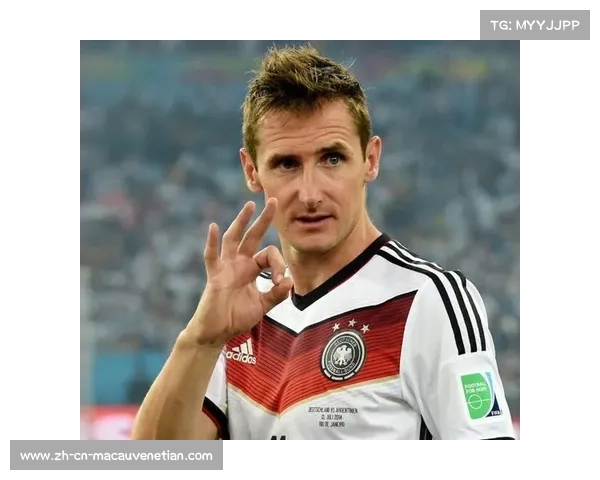 克洛泽的金靴之路:2006年世界杯背后的传奇故事与荣耀时刻 克洛泽的金靴之路:2006年世界杯背后的传奇故事与荣耀时刻