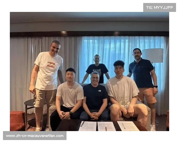 余嘉豪遭遇郭奇芳撞击仍顽强坚持比赛展现拼搏精神 余嘉豪遭遇郭奇芳撞击仍顽强坚持比赛展现拼搏精神