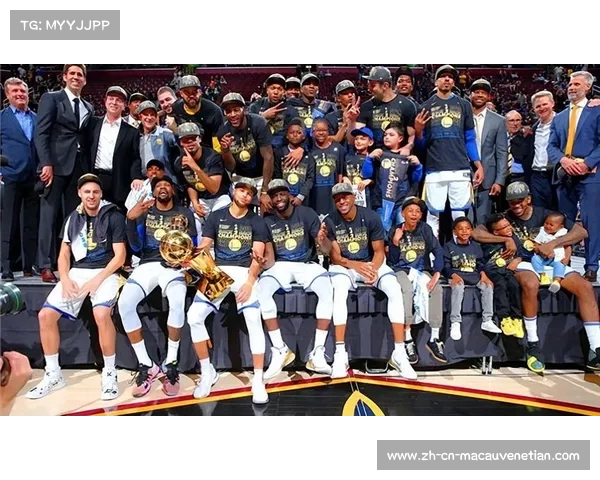 马刺官方庆祝三冠功勋布鲁斯-鲍文生日快乐致敬传奇时刻